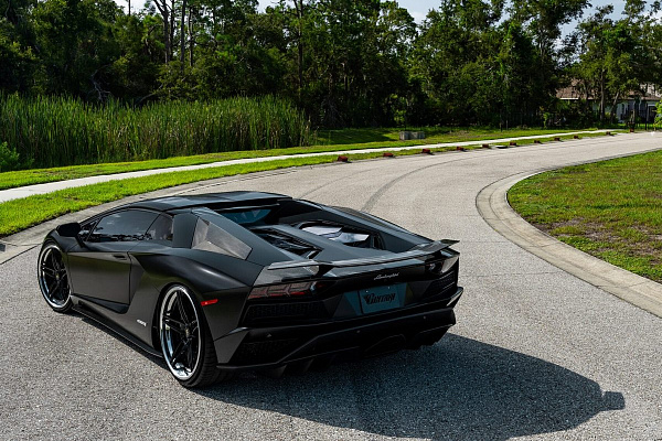 Фото дисков Anrky AN37 Черный глянец на Lamborghini Aventador