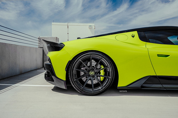 Фото дисков Strasse Wheels SV10 Deep Concave Duoblock Черный глянец на Maserati MC20