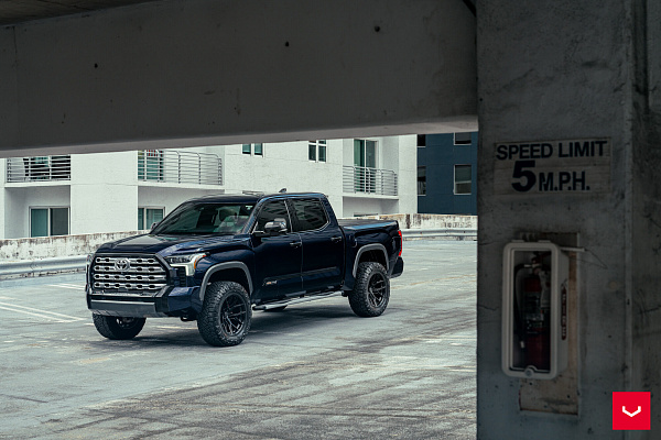 Фото дисков Vossen HF6-4 Черный глянец на Toyota Tundra III