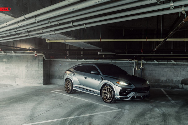 Фото дисков Anrky S3-X4 Глянцевая шампань на Lamborghini Urus