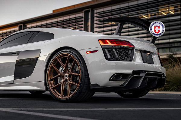 Фото дисков HRE P101SC Глянцевая бронза на Audi R8 (4S)