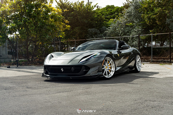 Фото дисков Anrky AN28 Глянцевый лак на Ferrari 812
