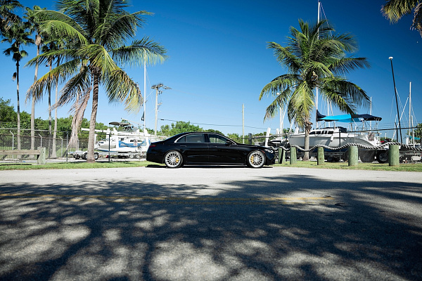 Фото дисков Strasse Wheels SV15 Deep Concave FS Глянцевый лак на Mercedes-Benz S-Class (W223)