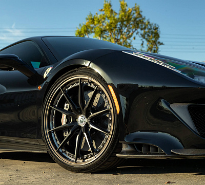 Фото дисков HRE S104SC на Ferrari 488