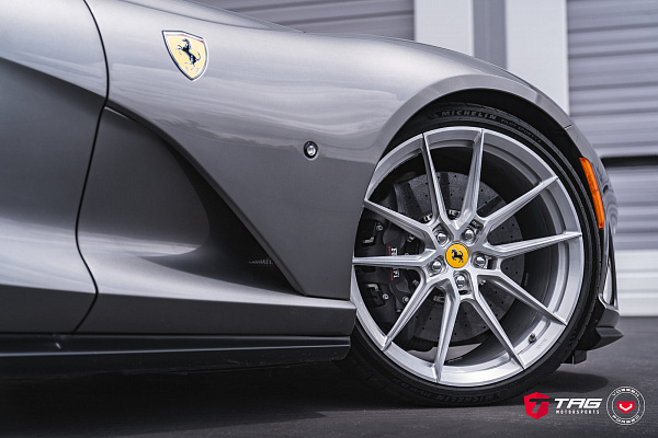 Фото дисков NOVITEC NF8 Глянцевый лак на Ferrari 812