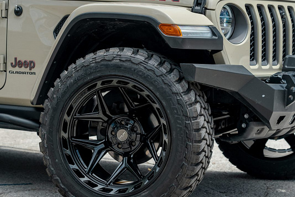 Фото дисков 4PLAY 4P55 Черный глянец на Jeep Gladiator II (JT)