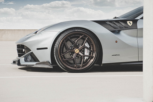 Фото дисков Brixton Forged PF5 Глянцевая темная бронза на Ferrari F12