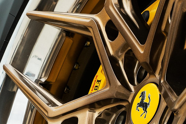 Фото дисков Anrky S3-X4 Глянцевое темное золото на Ferrari 812