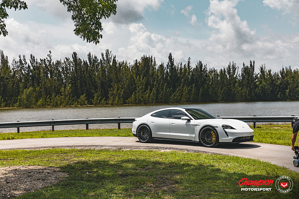 Фото дисков Vossen S17-04 Черный сатин на Porsche Taycan I