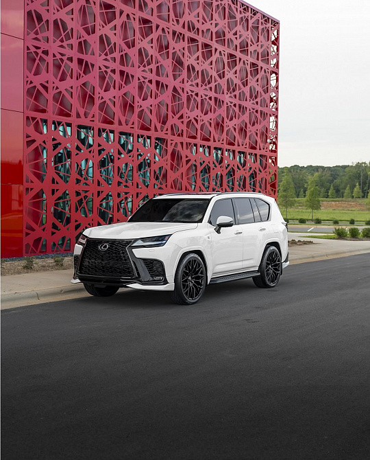 Фото дисков MOGUL 6 Черный глянец на Lexus LX IV