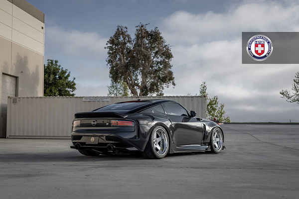 Фото дисков HRE C105 Белый глянец на Nissan Z