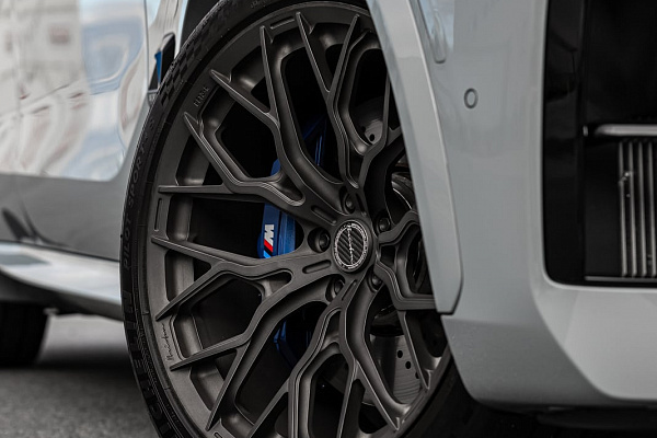 Фото дисков Brixton Forged PF13 R / RS Сатиновый темный лак на BMW X5/X5 M (G05/G18/F95)