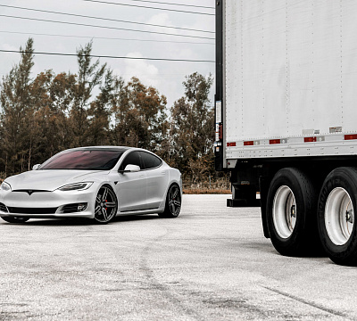 Фото дисков Vossen HF-1 на Tesla Model S