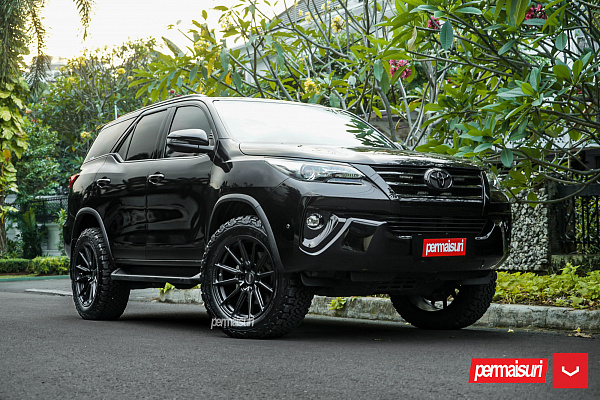 Фото дисков Vossen HF6-1 Черный сатин на Toyota Fortuner II