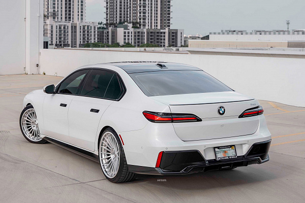 Фото дисков Strasse Wheels SV20 Deep Concave FS Глянцевый лак на BMW 7 (G70)