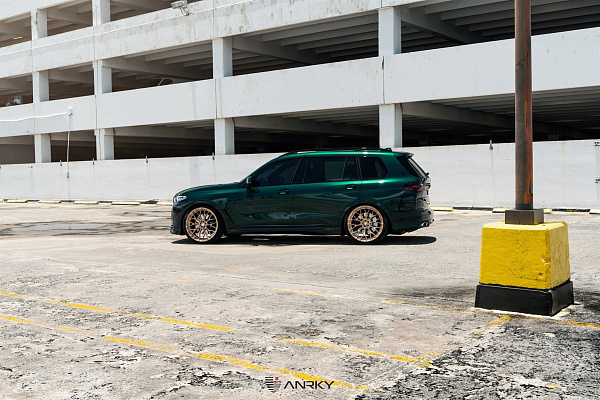 Фото дисков Anrky AN20 Сатиновая шампань на BMW X7 (G07)