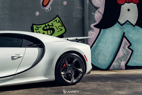 Фото дисков Anrky XR-105 Глянцевый темный лак на Bugatti Chiron