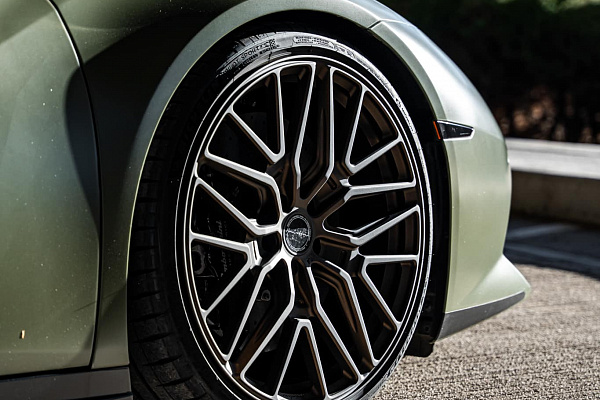 Фото дисков Brixton Forged VL4 Сатиновая бронза на Lamborghini Huracan