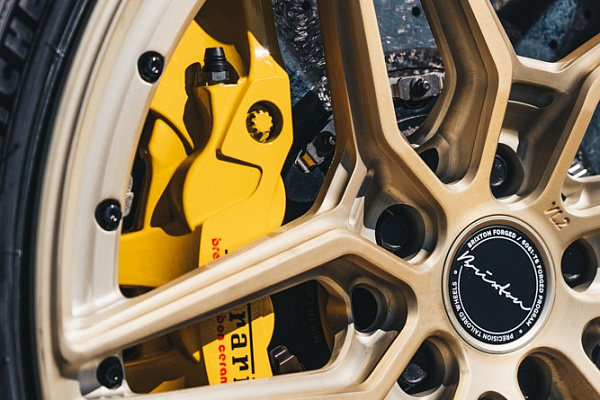 Фото дисков MV Forged VL22 Сатиновая шампань на Ferrari 488