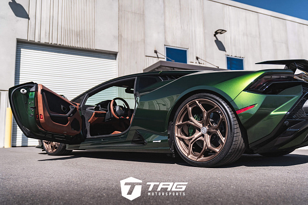 Фото дисков HRE P111SC Сатиновая бронза на Lamborghini Huracan