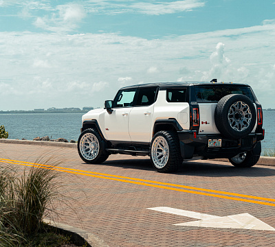 Фото дисков Vossen HFX-1 (8-Lug) на GMC Hummer EV