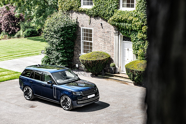 Фото дисков Kahn Type 33 RS Черный сатин на Range Rover V