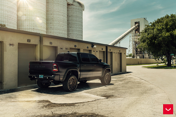 Фото дисков Vossen HF6-5 Сатиновая бронза на Ram 1500 V