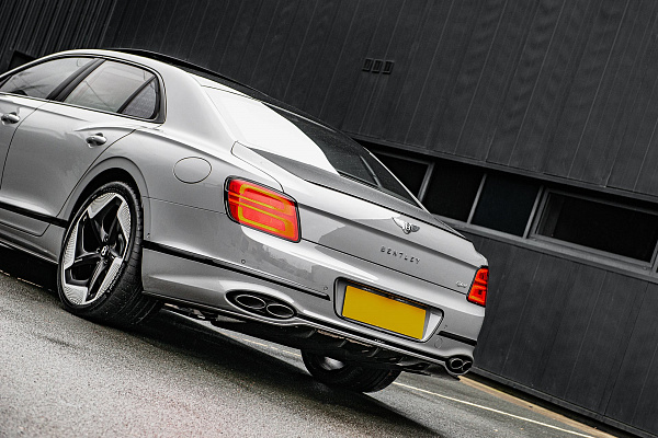 Фото дисков Kahn Type 8 Черный матовый на Bentley Flying Spur III