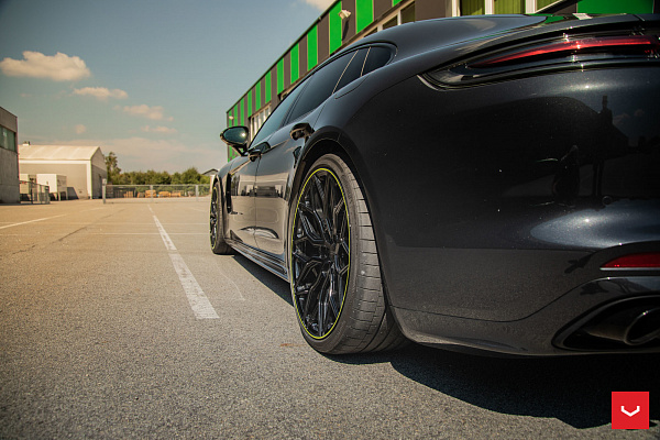Фото дисков Vossen HF-2 Черный глянец на Porsche Panamera II