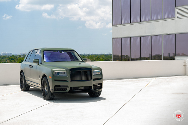 Фото дисков Vossen S17-16 Черный глянец на Rolls-Royce Cullinan