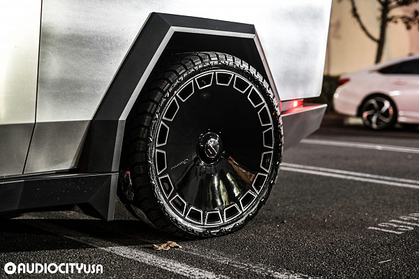 Фото дисков Giovanna Dicotto Алмазная проточка на Tesla Cybertruck
