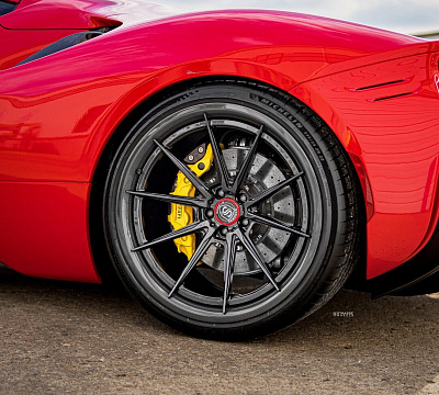 Фото дисков Savini SV10 на Ferrari SF90