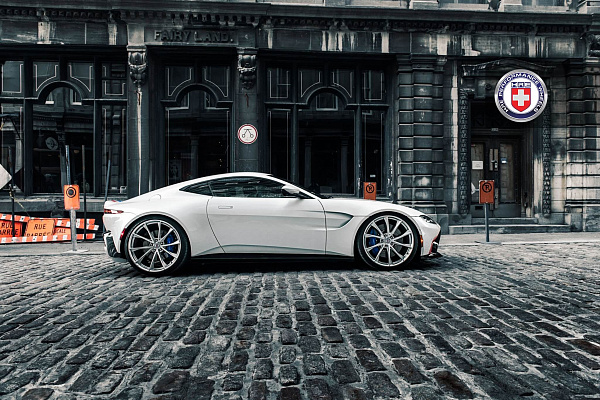Aston Martin Vantage