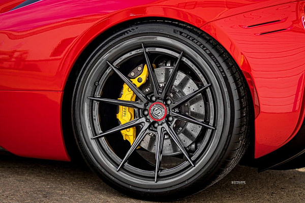 Фото дисков Savini SV10 Другой цвет на Ferrari SF90