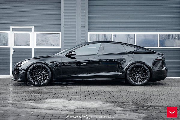 Фото дисков Vossen HF-7 Черный глянец на Tesla Model S