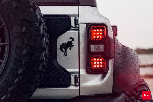 Фото дисков Vossen HFX-1 (6-Lug) Черный глянец на Ford Bronco