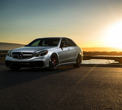 Фото дисков HRE P104 на Mercedes-Benz E-Class (W212, S212, C207)