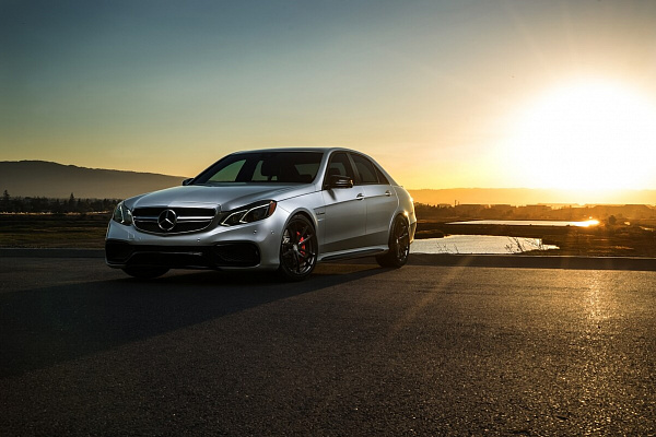 Фото дисков HRE P104 Черный сатин на Mercedes-Benz E-Class (W212, S212, C207)