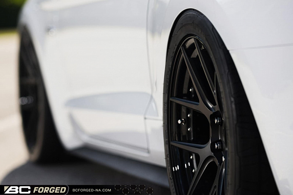 Фото дисков BC Forged HCS02 Черный матовый на Ford Mustang VI
