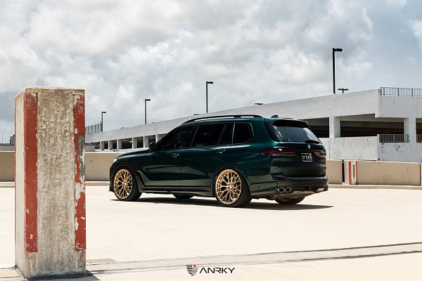 Фото дисков Anrky AN20 Сатиновая шампань на BMW X7 (G07)