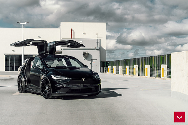 Фото дисков Vossen HF-8 Черный глянец на Tesla Model X