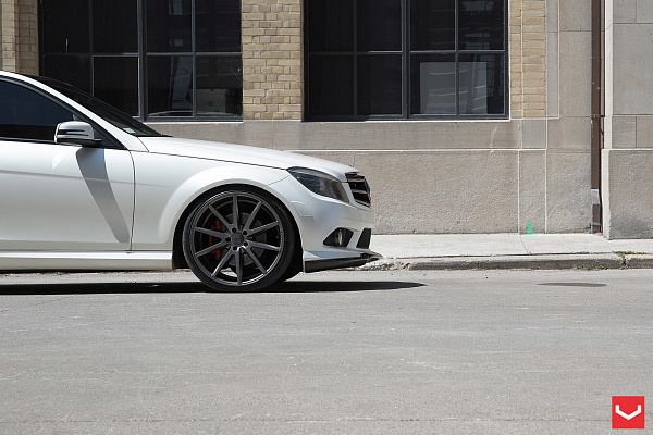 Фото дисков Vossen VFS-1 Сатиновый графит на Mercedes-Benz C-Class (W204)