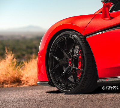 Фото дисков Strasse Wheels SM5R Deep Concave Monoblock на McLaren 570S