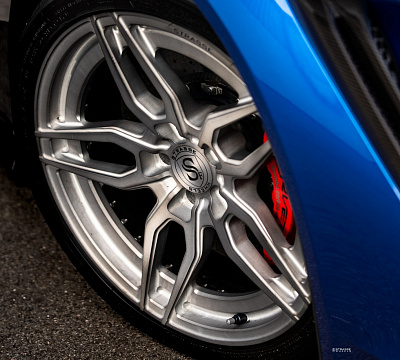 Фото дисков Strasse Wheels SV4 Deep Concave Duoblock на Chevrolet Corvette C7