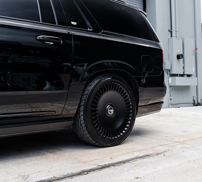 Фото дисков Brixton Forged LX16 на Cadillac Escalade V