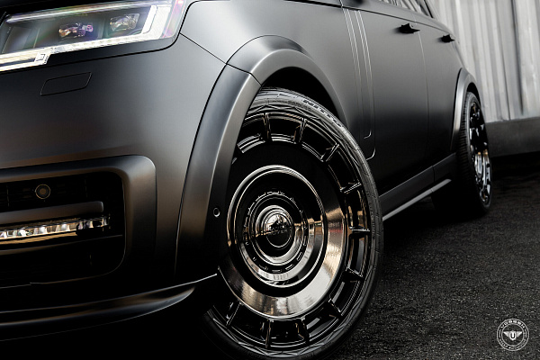 Фото дисков Vossen UV-7 Черный глянец на Land Rover Range Rover V