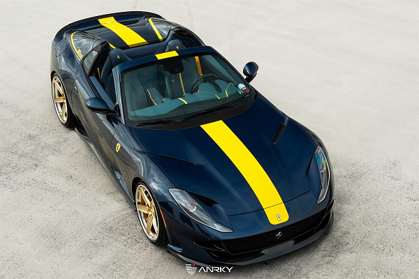 Фото дисков Anrky AN35 Глянцевое золото на Ferrari 812
