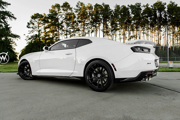 Фото дисков HRE FF04 Черный сатин на Chevrolet Camaro VI