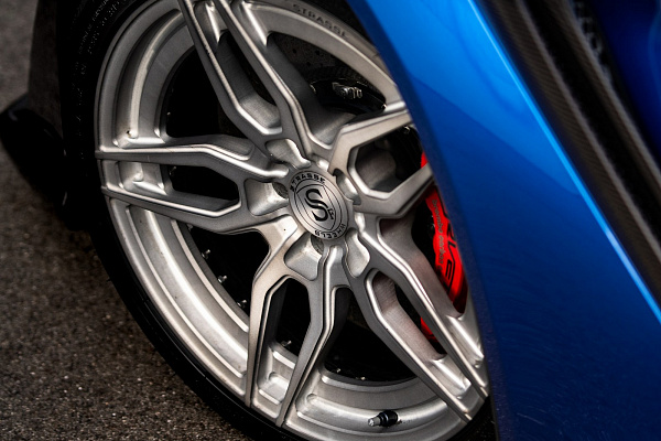 Фото дисков Strasse Wheels SV4 Deep Concave Duoblock Сатиновый темный лак на Chevrolet Corvette C7