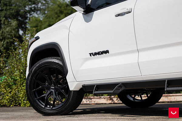 Фото дисков Vossen HF6-4 Черный сатин на Toyota Tundra III